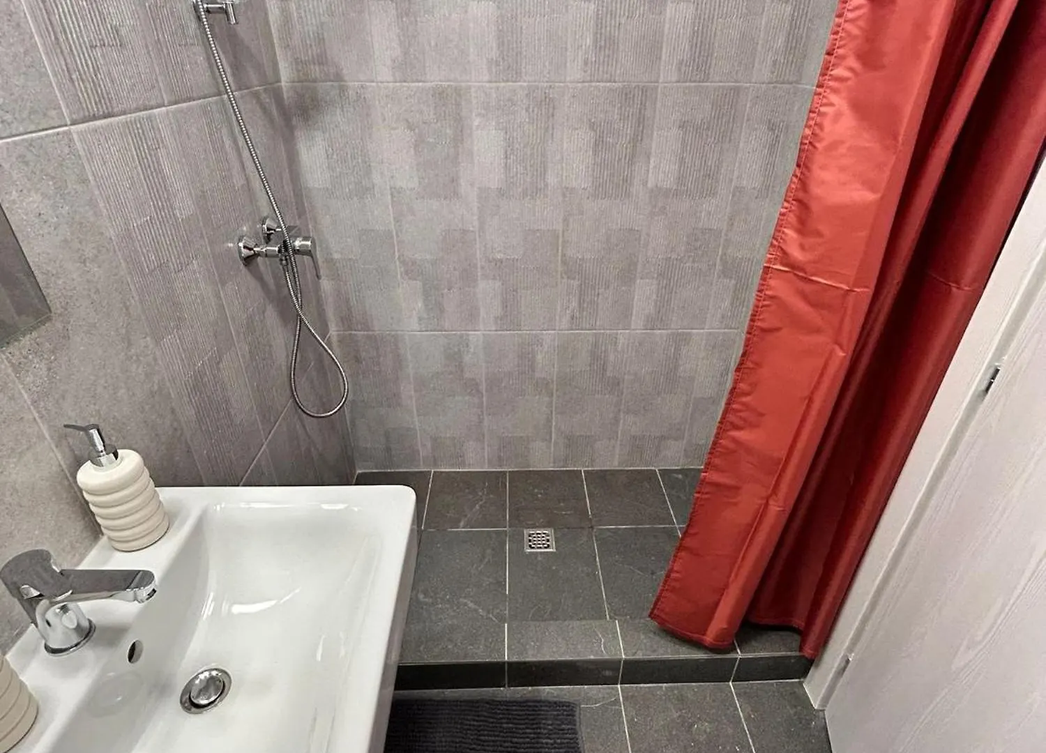 Summit Stay Studio Bucharest 0*,  Romania