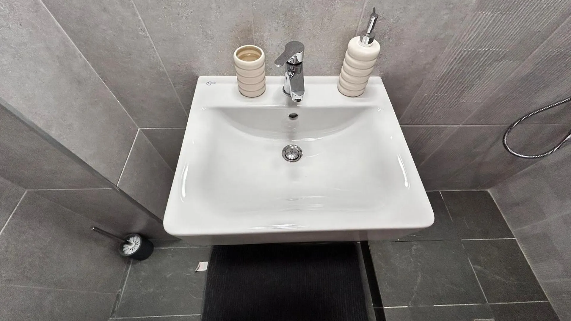 Summit Stay Studio Bucharest Apartment